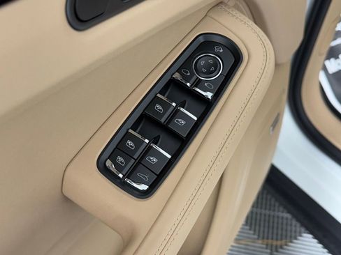 New 2026 Porsche Macan Turbo image 26