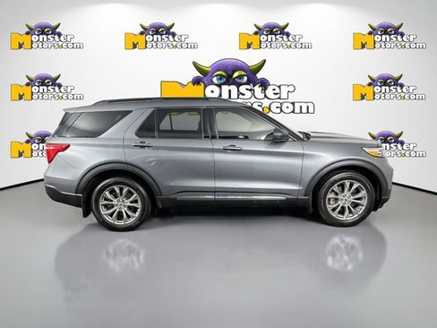 Used 2022 Ford Explorer XLT AWD/4WD image 4