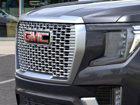 Used 2024 GMC Yukon Denali w/ Denali Reserve Package AWD/4WD image 13