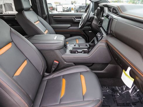 Used 2025 GMC Sierra 2500 AT4 image 17