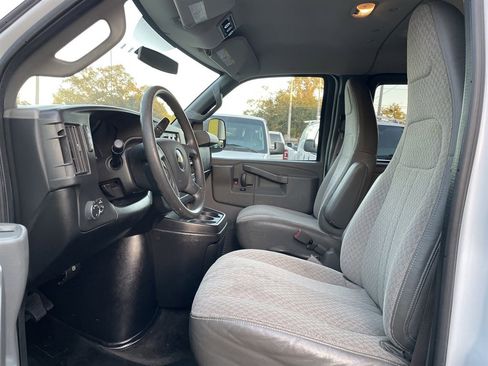 Used 2017 Chevrolet Express 3500 LT w/ LT Preferred Equipment Group image 22