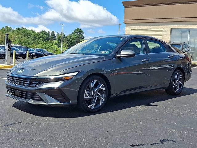 Certified 2025 Hyundai Elantra SEL FWD image 3