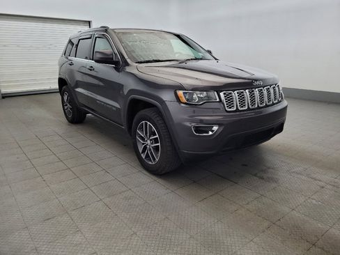 Used 2018 Jeep Grand Cherokee Laredo AWD/4WD image 13