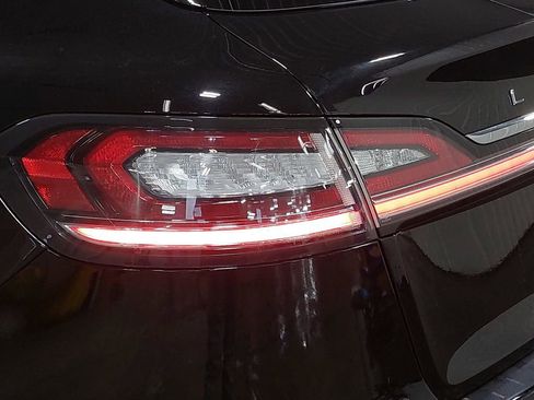 Used 2022 Lincoln Nautilus Reserve w/ Monochromatic Package image 48