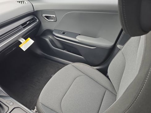 New 2025 Kia K4 LXS image 17