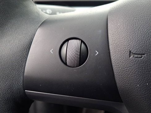 Used 2021 Tesla Model Y Long Range image 21