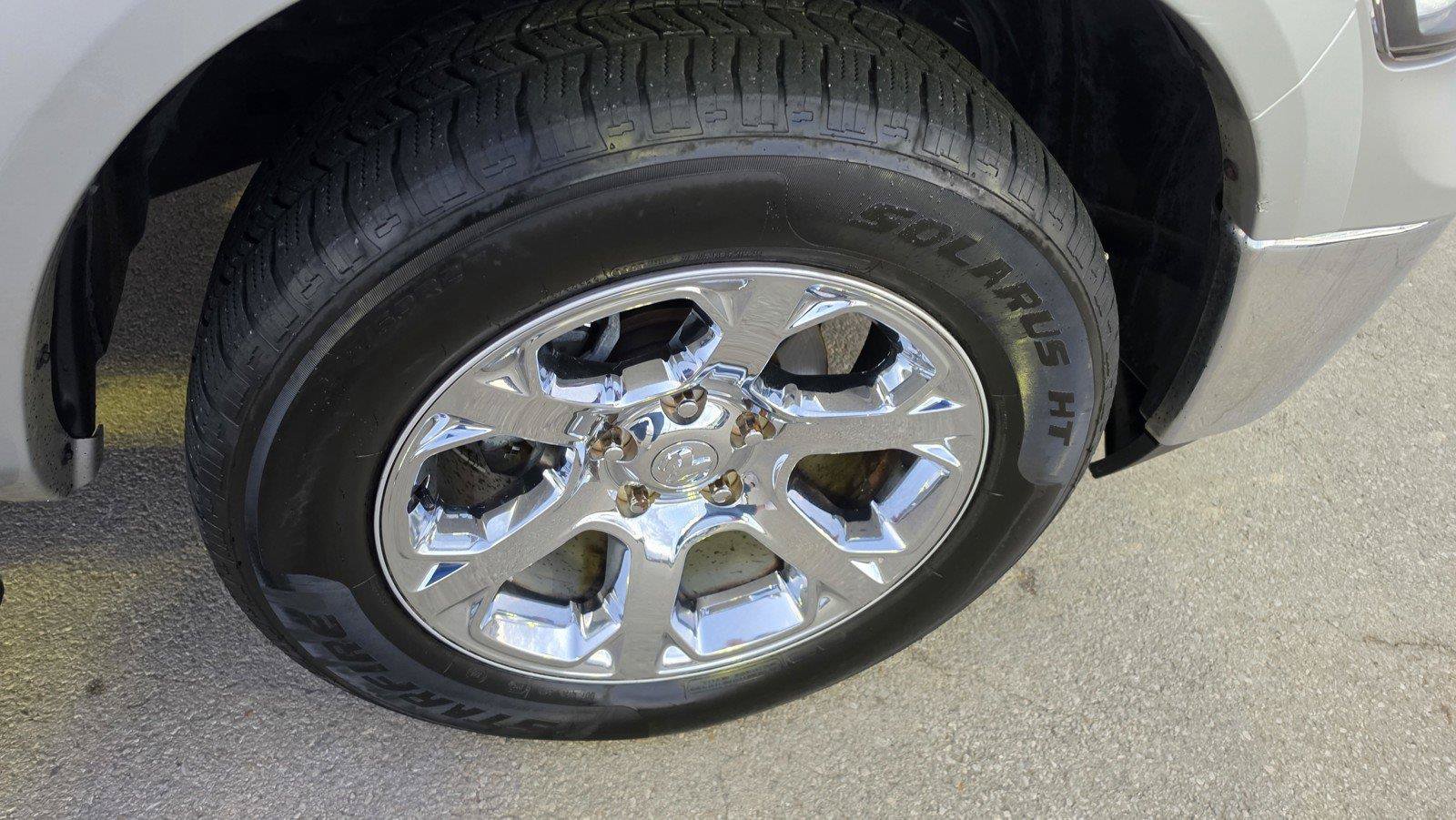 Used 2017 RAM 1500 Laramie AWD/4WD image 32