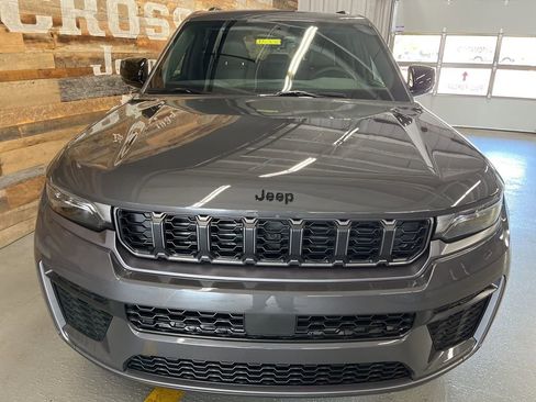 New 2026 Jeep Grand Cherokee Altitude AWD/4WD image 8