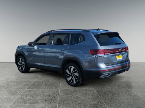 Used 2024 Volkswagen Atlas SE image 3