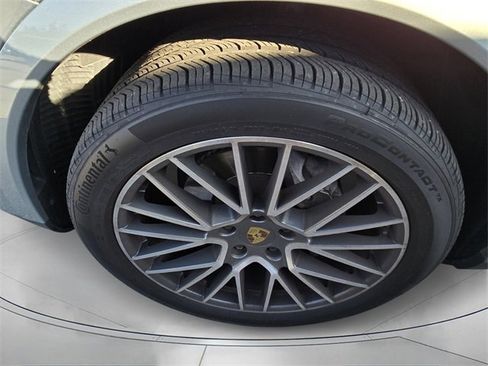 Used 2020 Porsche Cayenne w/ Premium Package image 5