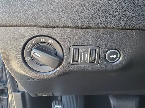 Used 2019 Dodge Charger SXT w/ Leather Interior Group RWD image 17