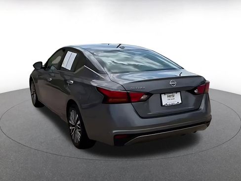 Used 2025 Nissan Altima 2.5 SV FWD image 11