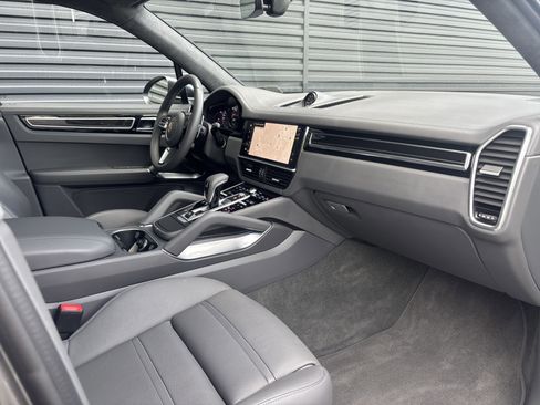 Certified 2022 Porsche Cayenne Turbo AWD/4WD image 21