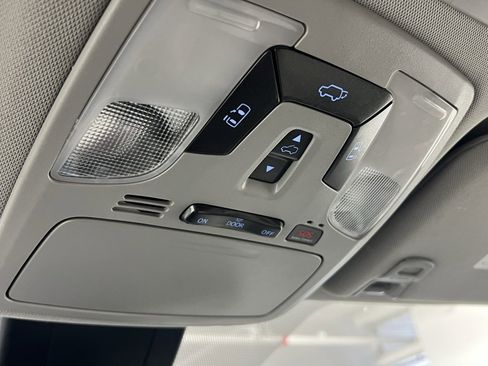 Used 2020 Toyota Sienna XLE w/ XLE Navigation Package image 14