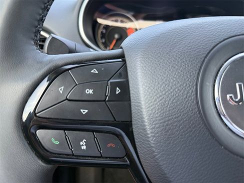 Used 2023 Jeep Cherokee Altitude Lux image 20