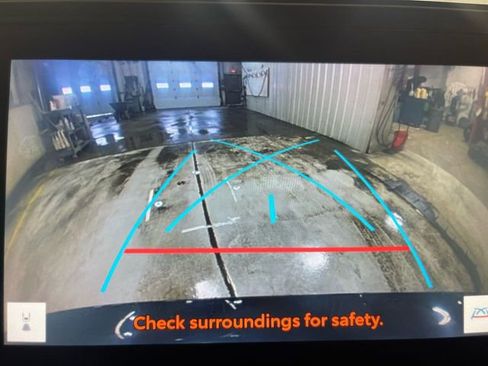 Used 2023 Toyota Venza LE image 17