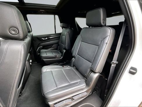 Used 2021 GMC Yukon Denali w/ Denali Premium Package AWD/4WD image 24