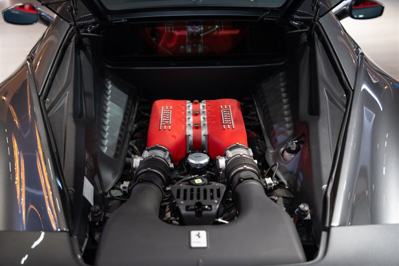 Used 2015 Ferrari 458 Italia Coupe RWD image 21