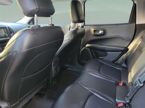 Used 2018 Jeep Compass Latitude w/ Cold Weather Group AWD/4WD image 5
