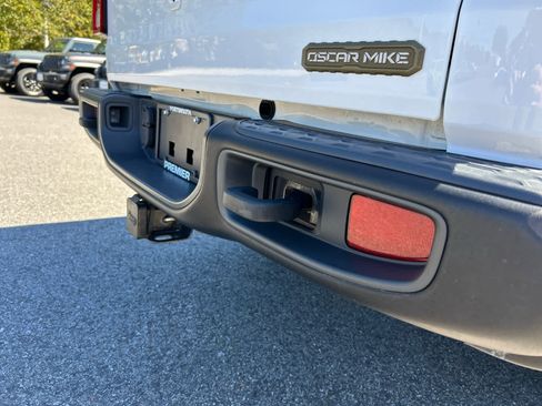 Used 2021 Jeep Gladiator Sport image 47