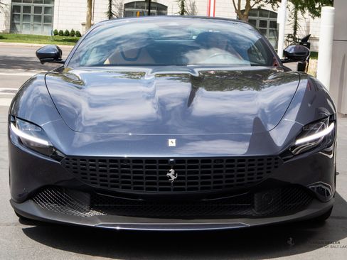 Used 2025 Ferrari Roma Spider RWD image 9