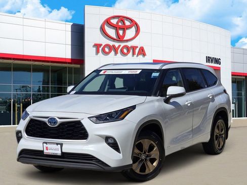 Used 2023 Toyota Highlander Bronze Edition image 1