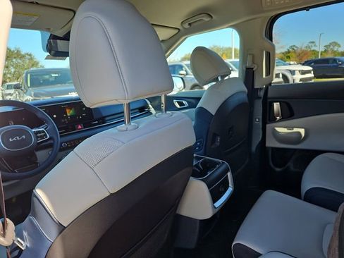 New 2026 Kia Carnival EX image 11