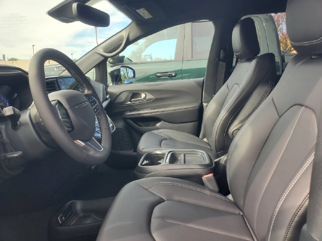 New 2027 Chrysler Pacifica Select FWD image 5
