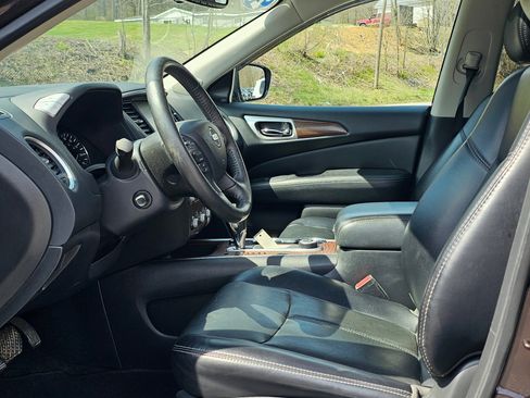 Used 2020 Nissan Pathfinder Platinum image 21
