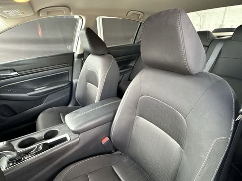 Used 2025 Nissan Altima 2.5 SV FWD image 14