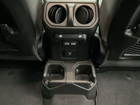 Used 2025 Jeep Wrangler Unlimited Rubicon AWD/4WD image 27