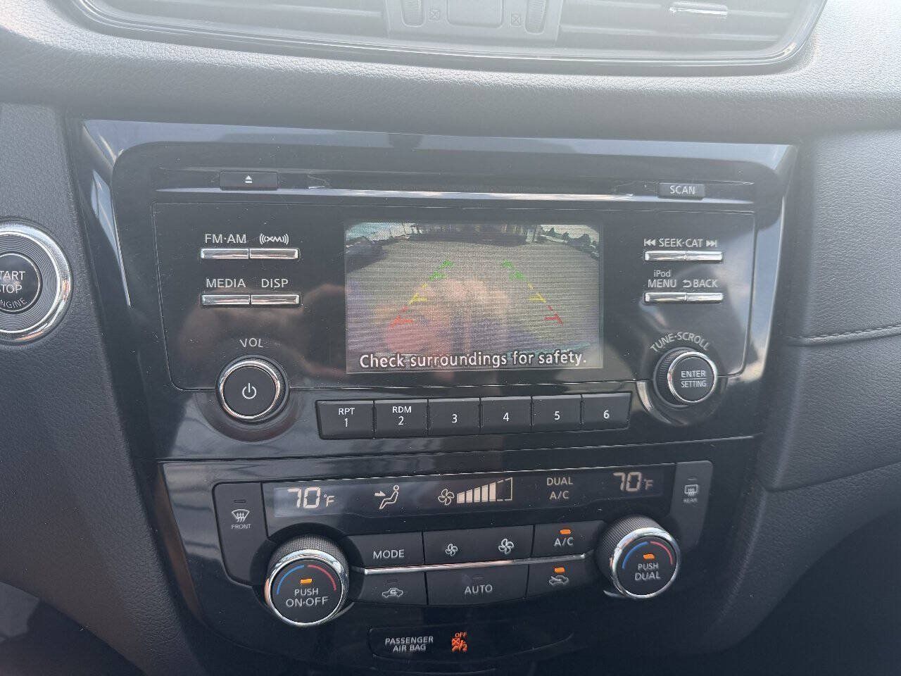 Used 2017 Nissan Rogue SV AWD/4WD image 31