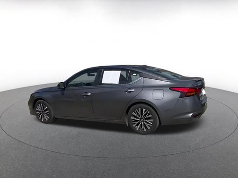 Used 2025 Nissan Altima 2.5 SV FWD image 10