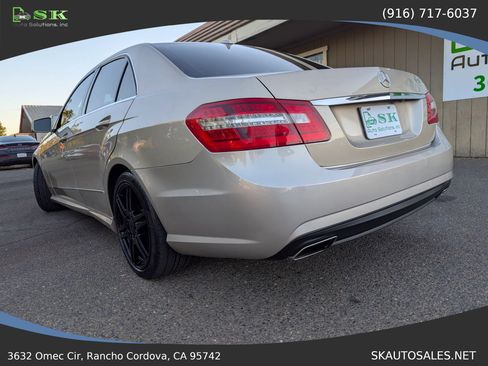 Used 2010 Mercedes-Benz E 350 4MATIC Sedan image 11