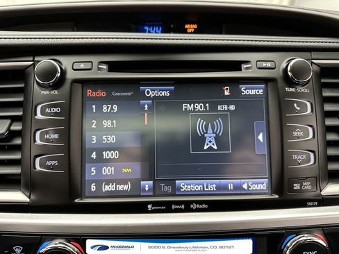 Used 2017 Toyota Highlander XLE AWD/4WD image 16