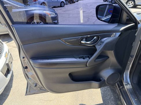 Used 2017 Nissan Rogue SV w/ Midnight Edition Package AWD/4WD image 12