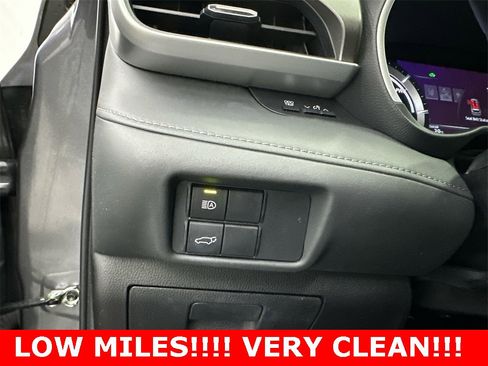 Used 2021 Toyota Highlander XLE image 35