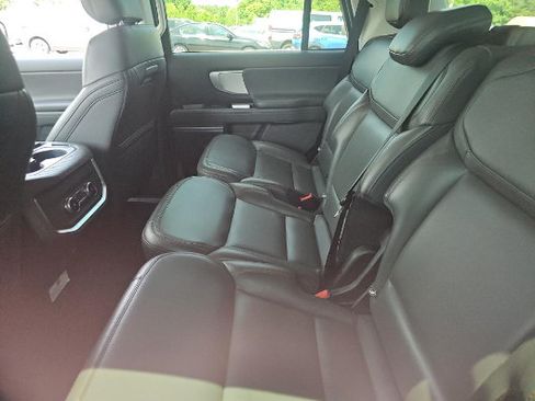 Used 2025 Ford Expedition Active AWD/4WD image 18