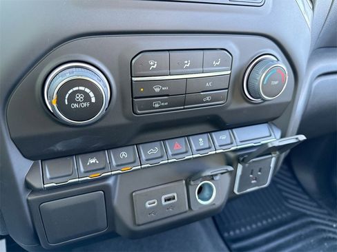 Used 2022 Chevrolet Silverado 1500 Custom image 19
