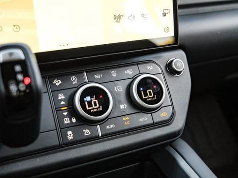 New 2026 Land Rover Defender 110 X-Dynamic SE AWD/4WD image 31