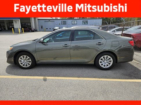 Used 2013 Toyota Camry L image 4