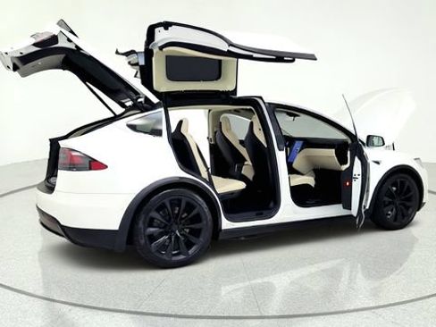 Used 2018 Tesla Model X 75D AWD/4WD image 19