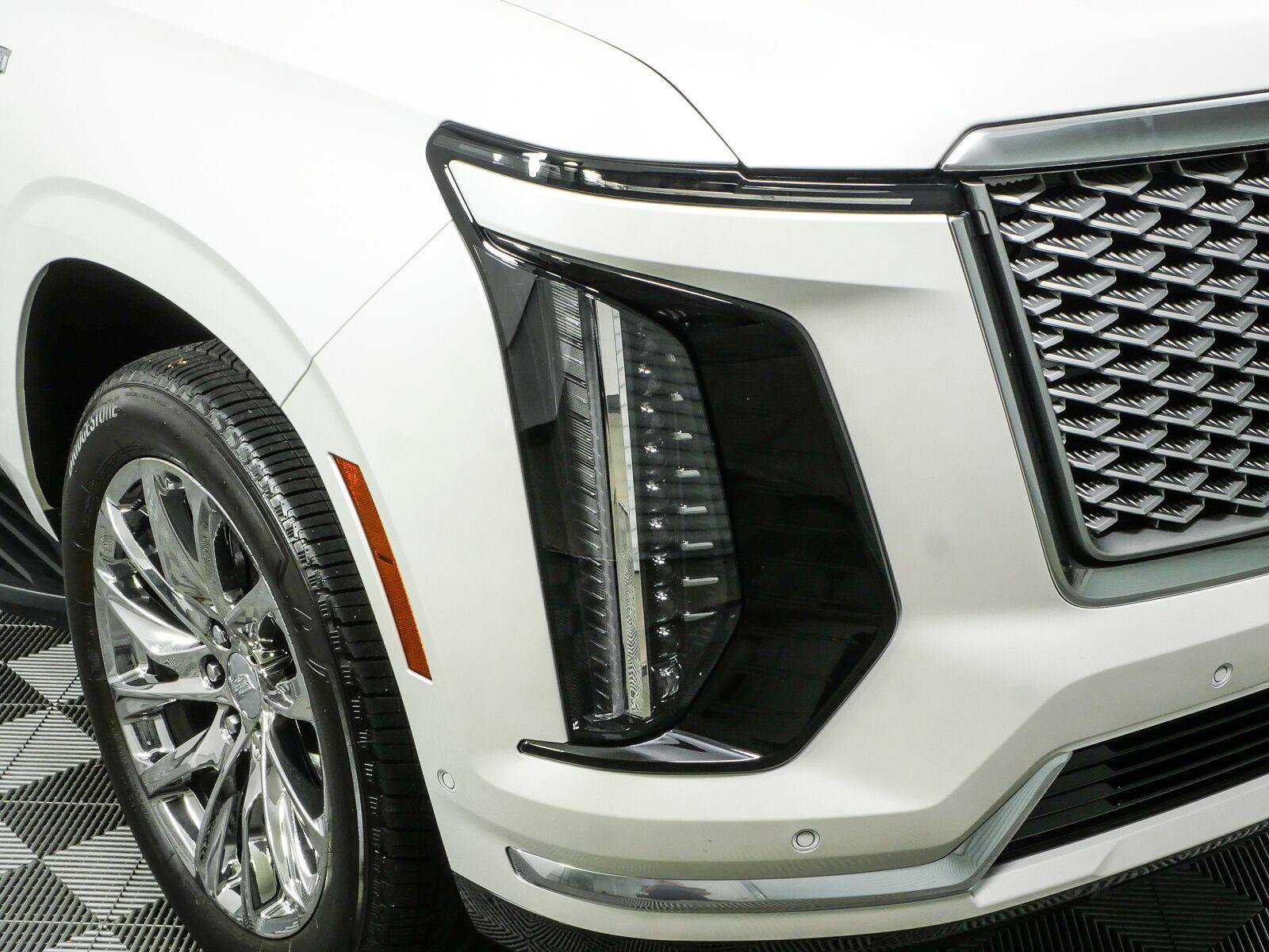 Used 2025 Cadillac Escalade Premium Luxury w/ LPO, Radiant Package RWD image 39