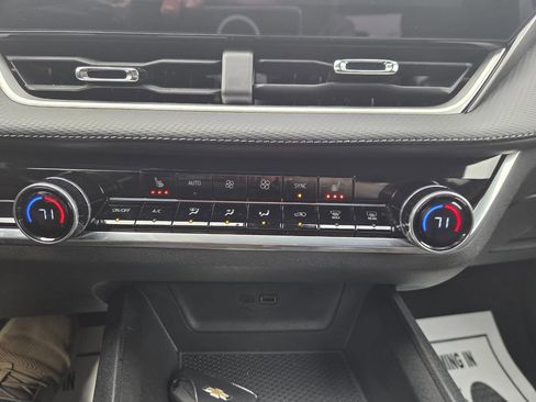 Used 2025 Chevrolet Equinox LT w/ Convenience Package II image 11