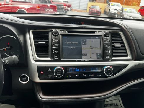 Used 2019 Toyota Highlander Limited AWD/4WD image 13