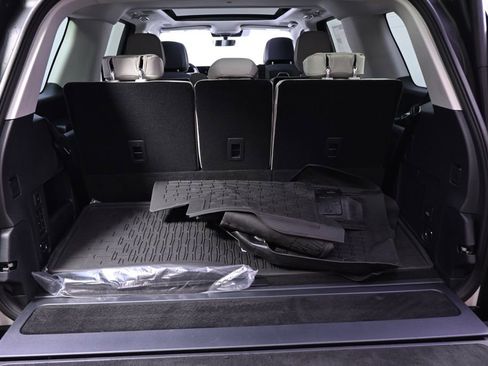 New 2026 Lincoln Navigator Reserve AWD/4WD image 19