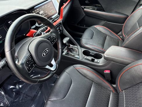 Used 2020 Kia Niro Touring image 9