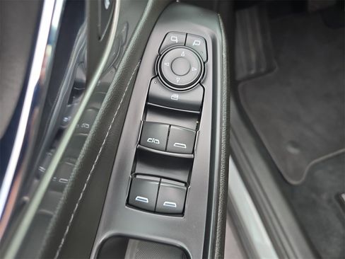 Used 2023 Chevrolet Traverse LT w/ Rear Camera Mirror Package image 14