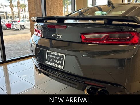 Used 2018 Chevrolet Camaro ZL1 RWD image 5