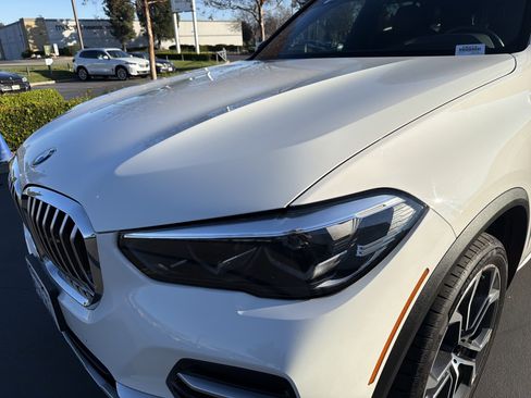 Used 2023 BMW X5 xDrive40i w/ Premium Package image 3